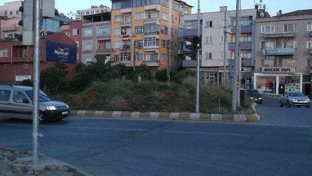 Yaya Gecidi Işığı Yanıyor Ama Geçecek Yol Yok