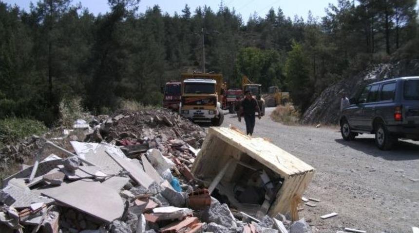 Ormanı &Ccedil;&ouml;pl&uuml;ğe &Ccedil;evirdiler