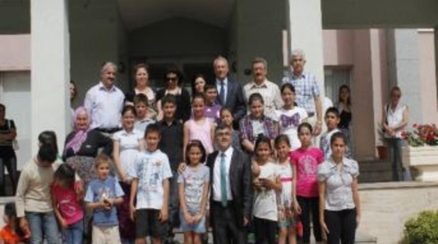 Yarışmada Dereceye Giren Engelli &Ouml;ğrenciler &Ouml;d&uuml;llerini Aldı