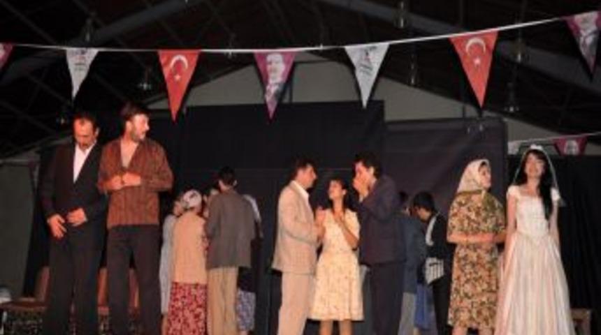 Kadına Şiddeti Anlatan Oyun Manavgat'ta Sahnelendi