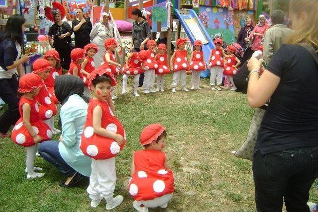 Düzce Şükran Öney Anaokulu Sergisi Renkli Görüntülüre Sahne Oldu