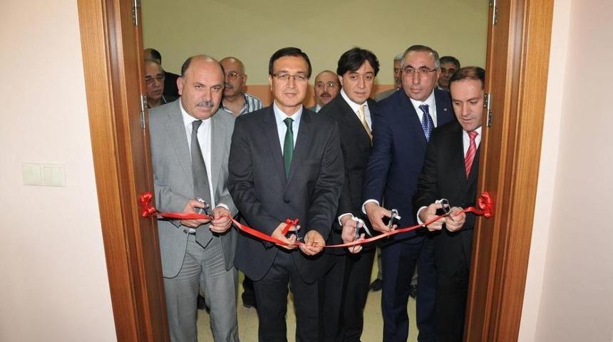 &Ccedil;etin: Tarihle D&uuml;ş&uuml;nen Bir Toplum Değiliz