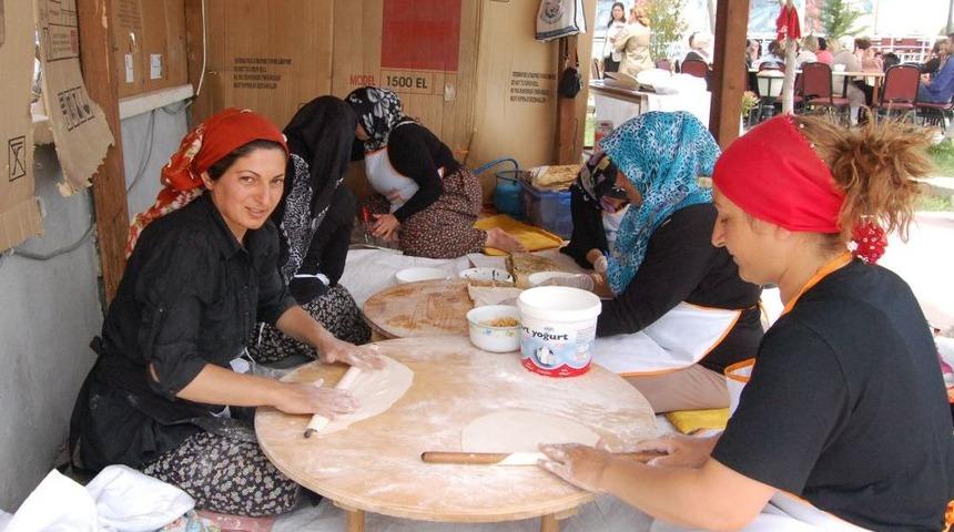 Merzifonlu Kadınlar, &Uuml;retip Aile Ekonomisine Katkı Sağlıyor