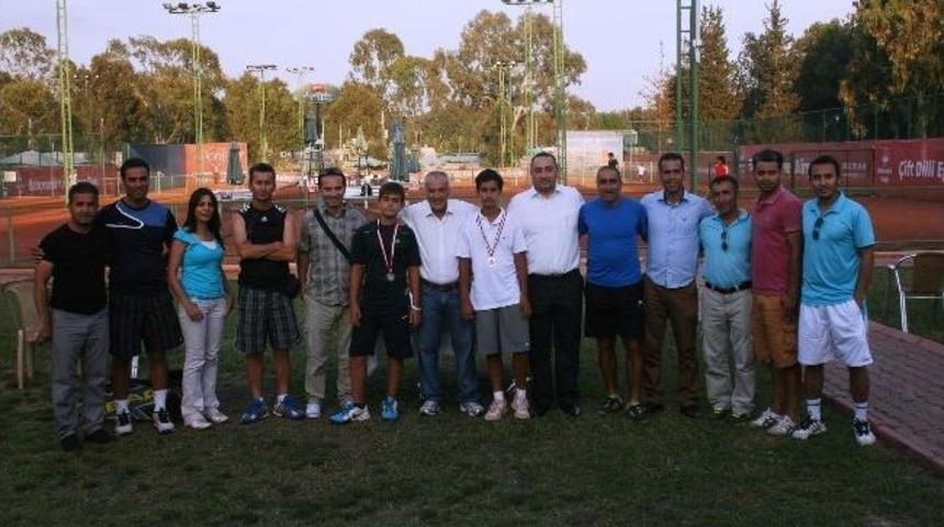 Adana&rsquo;daki 14 Yaş Hafta Sonu Tenis Turnuvası Sona Erdi