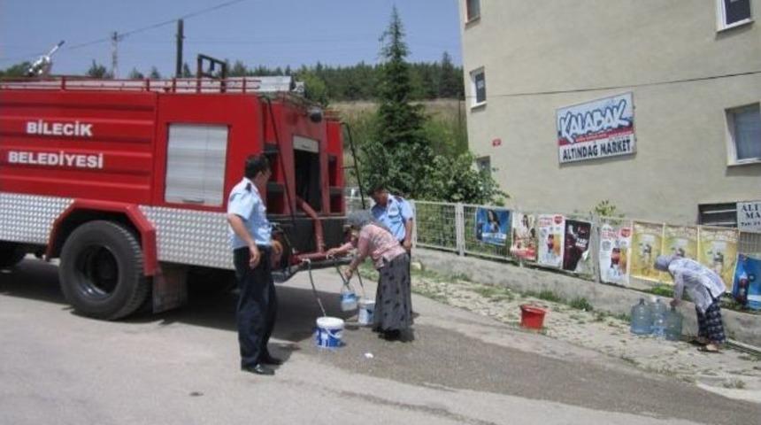 Bilecik&rsquo;teki Susuzluğa İtfaiyeli &Ccedil;&ouml;z&uuml;m