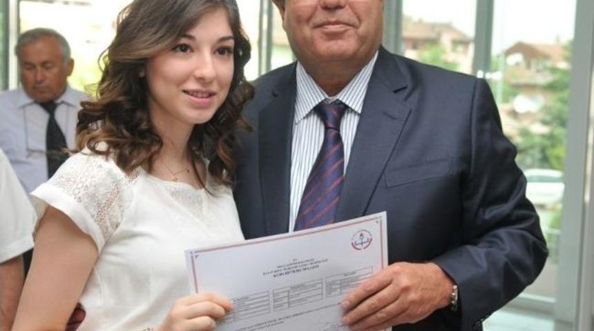 Nil&uuml;ferli Kadınların Sertifika Sevinci