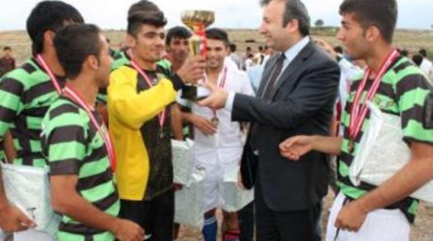 Gen&ccedil;lik Futbol Turnuvası'nda İdil &Ccedil;PL Birinci Oldu