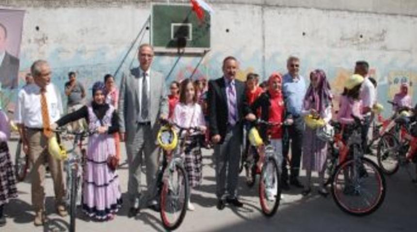 Bisiklet Dağıtımları Devam Ediyor