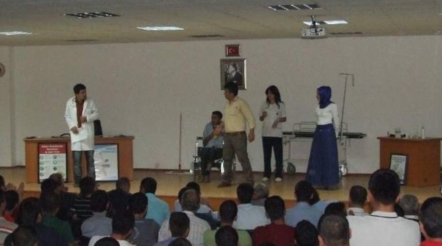 &ldquo;beni T&uuml;rk Hekimlerine&rdquo; Adlı Tiyatro Oyunu Beğeni Topladı