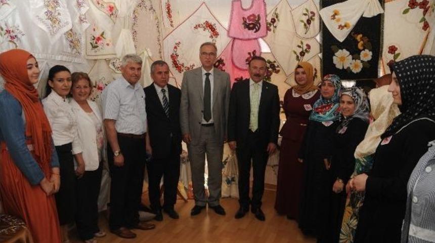 İzmek Kursiyerlerinin Sergi Açılışları Devam Ediyor