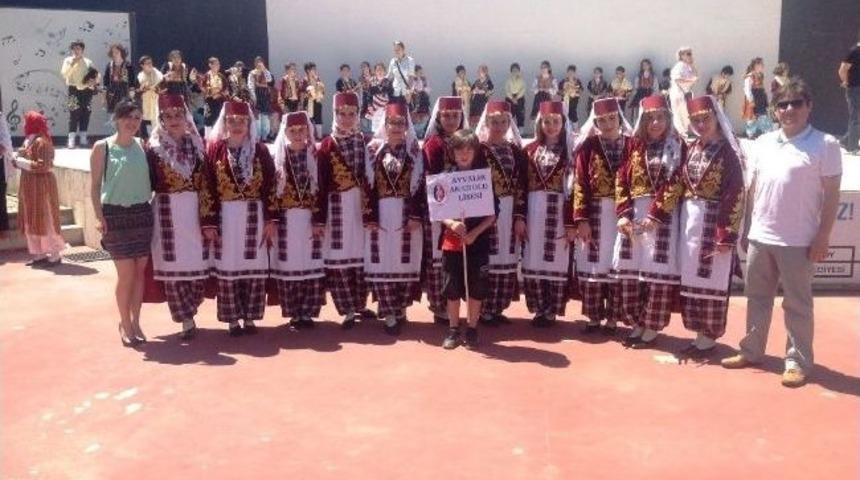 Ayal Halk Oyunları Ekibi İstanbul&rsquo;da R&uuml;zgar Gibi Esti