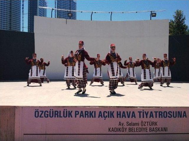 Ayal Halk Oyunları Ekibi İstanbul’da Rüzgar Gibi Esti