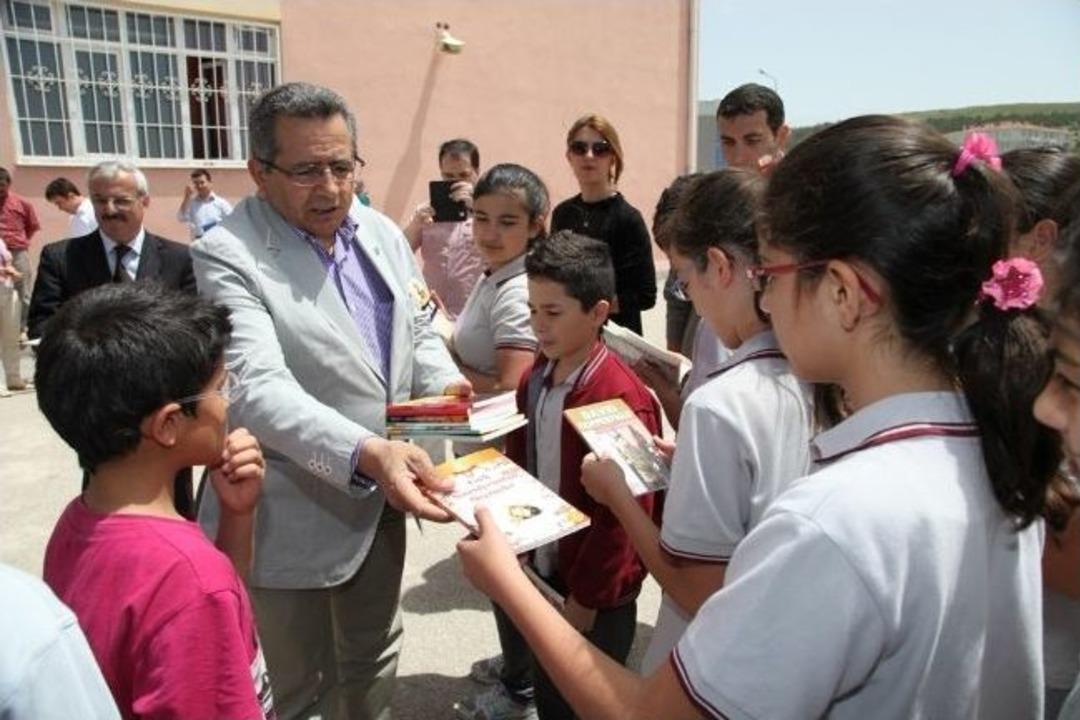 &Ouml;ğrenci Ve Veliler Birlikte Kitap Okudular