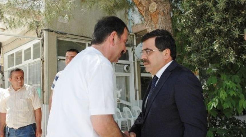 Vali Yılmaz&rsquo;dan Eski Belediye Başkanına Taziye Ziyareti