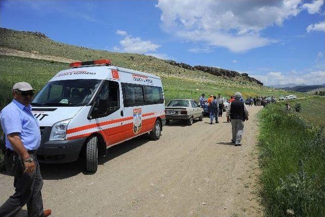 Akut Ekipleri Zamantı Irmağına Atlayan Kadını Buldu 1