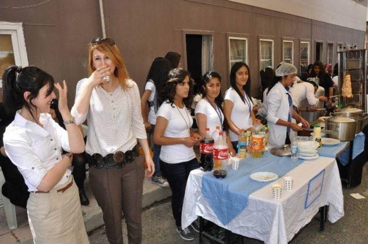 Hakkari’de Halaylı Mezuniyet Töreni G3