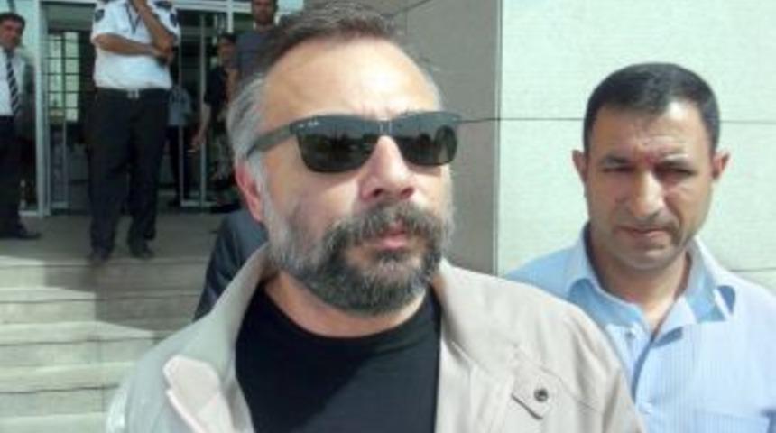 Oktay Kaynarca, Tek Celsede Eşinden Boşandı