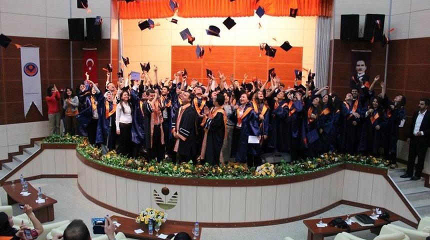 GÜ İletişim Fakültesi, Ilk Mezunlarını Verdi