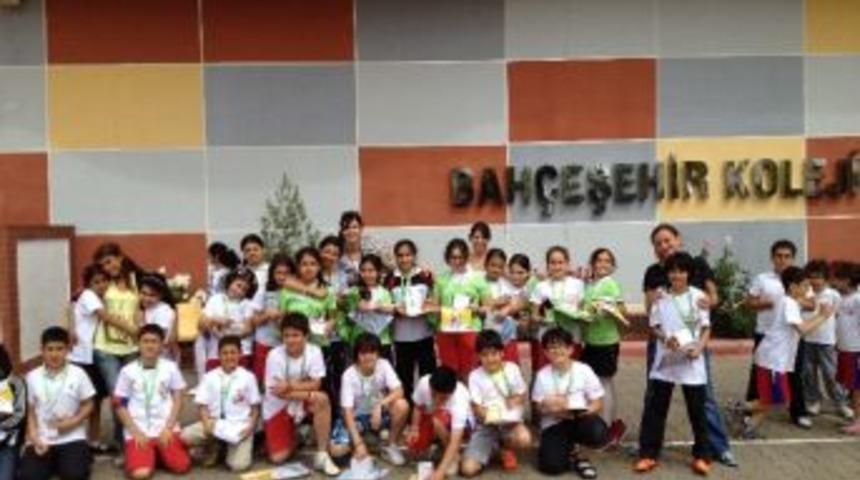 Almanca Yollarda Otob&uuml;s&uuml; &Ouml;ğrencilerle Buluştu