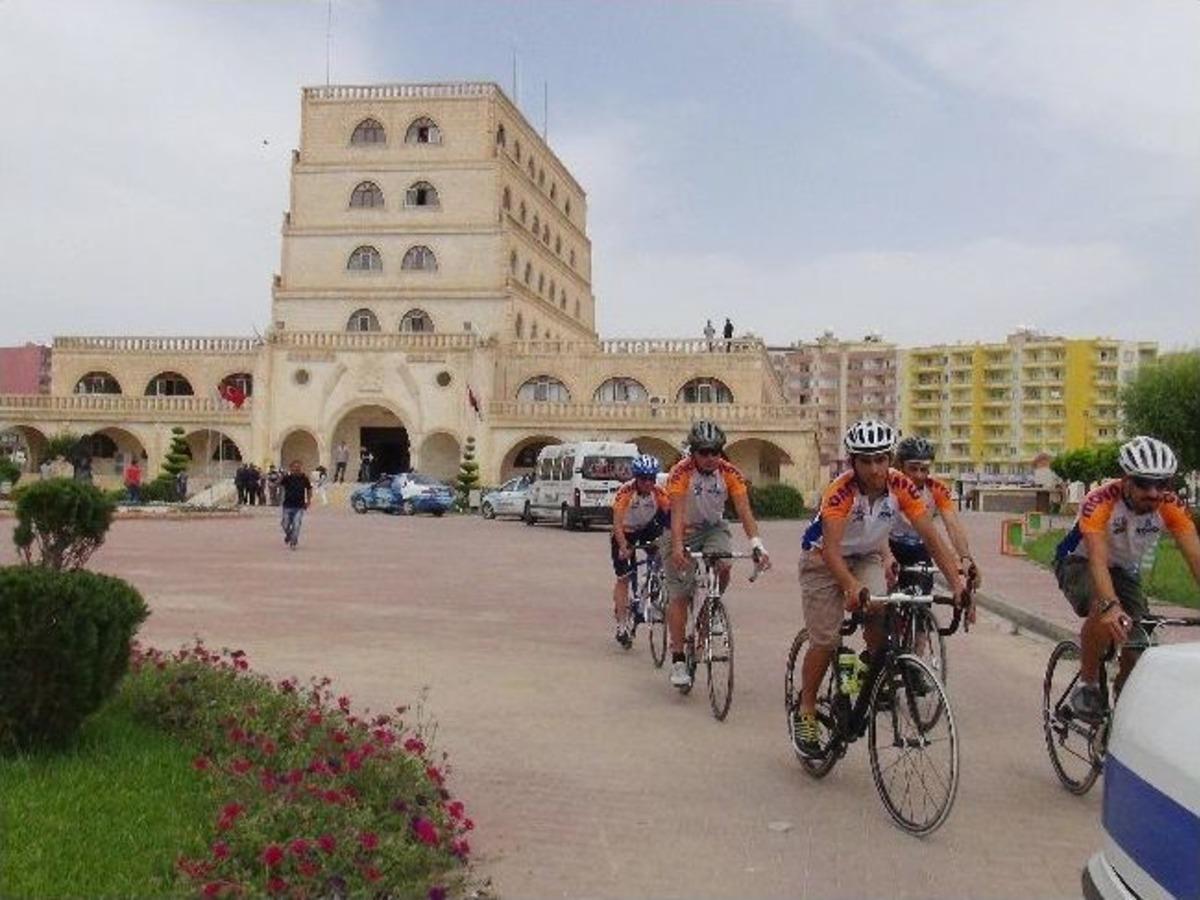 Barış Bisiklet&ccedil;ileri Başkan T&uuml;rk'&uuml; Ziyaret Etti