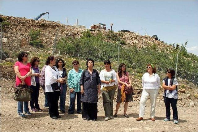 Barış İ&ccedil;in Kadın Girişimi, Kalekol &Ouml;n&uuml;nde A&ccedil;ıklama Yaptı 2