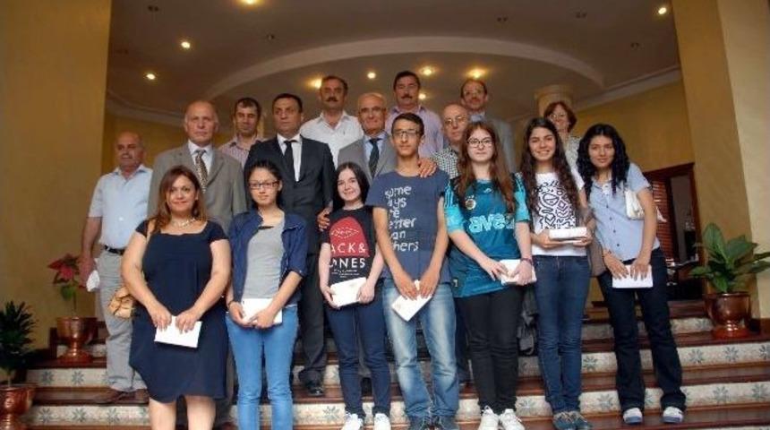 T&uuml;bitak &Ouml;d&uuml;ll&uuml; &Ouml;ğrenciler Başkan Yılmaz&rsquo;ı Ziyaret Ettiler