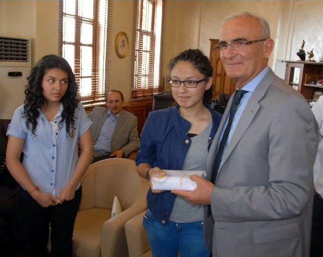 T&uuml;bitak &Ouml;d&uuml;ll&uuml; &Ouml;ğrenciler Başkan Yılmaz&rsquo;ı Ziyaret Ettiler 1