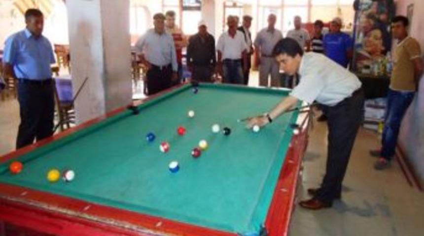 Mardin Valisi Cengiz, Gen&ccedil;lerle Bilardo Oynadı