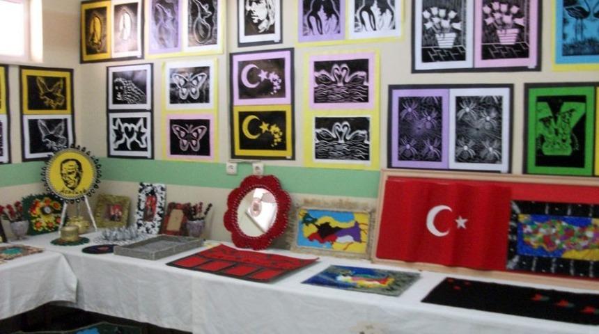 &Ouml;ğrenciler Derste &Ouml;ğrendikleriyle Sergi A&ccedil;tı