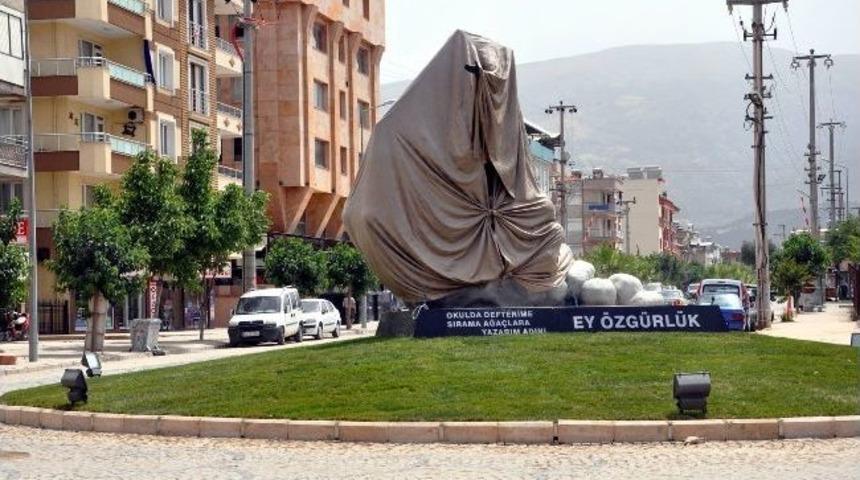 Salihli&rsquo;de Yeşillendirme &Ccedil;alışmaları Devam Ediyor