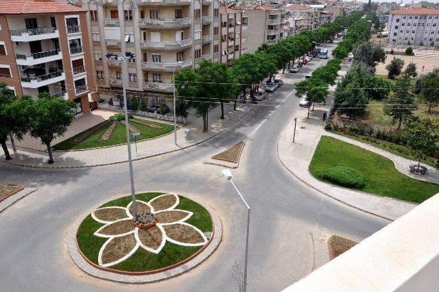 Salihli’de Yeşillendirme Çalışmaları Devam Ediyor 1