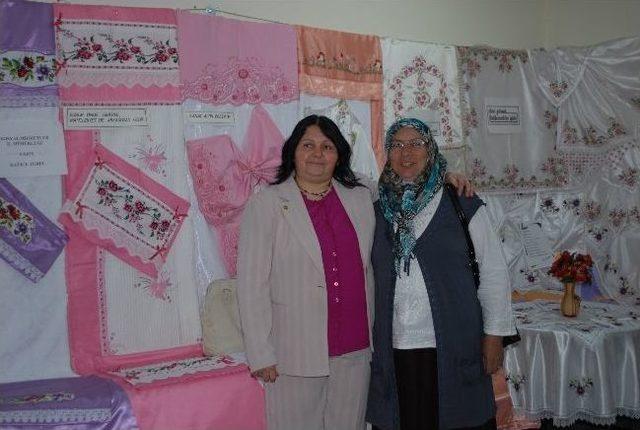 Kursiyerlerin Karma Sergisi B&uuml;y&uuml;k İlgi G&ouml;rd&uuml; 2