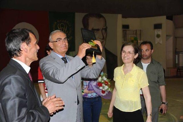 Başkan Yılmaz, Anadolu Lisesi Mezuniyet T&ouml;renine Katıldı 1