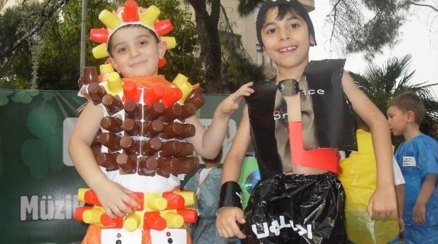 Miniklerden Artık Materyal Defilesi