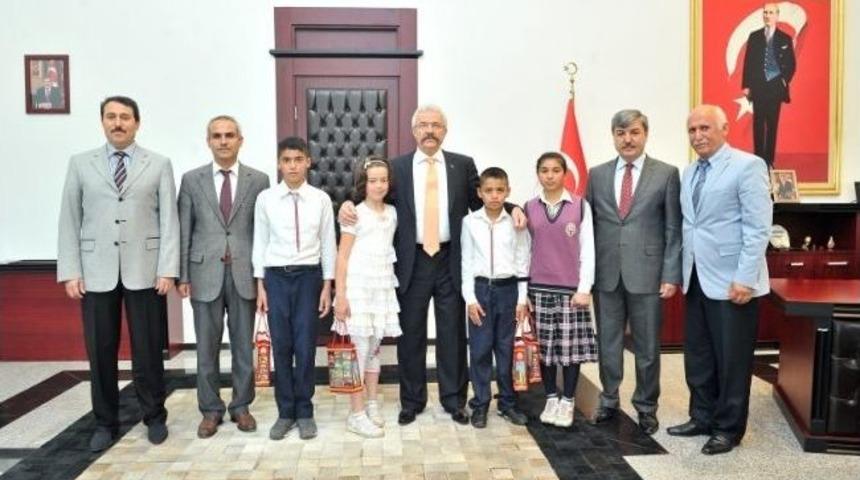 &Ouml;ğrencilerden Vali Cerrah&rsquo;a Teşekk&uuml;r Ziyareti