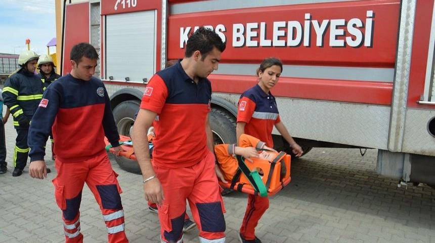 İlk&ouml;ğretim &Ouml;ğrencileri Deprem Ve Yangın Tatbikatına Katıldı