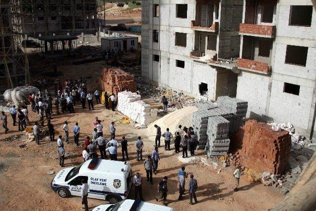 İnşaatın 7. Katından D&uuml;şen İş&ccedil;i &Ouml;ld&uuml; 1