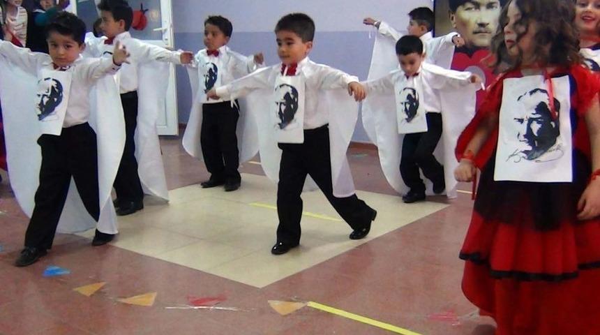 Akdağmadeni&rsquo;nde Anaokulu &Ouml;ğrencilerinden Yıl Sonu Şenliği