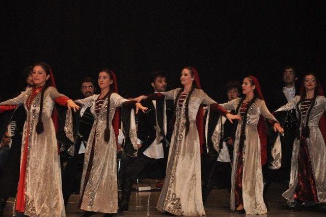 Aibü’de Kafkas Dansı Rüzgarı Esti