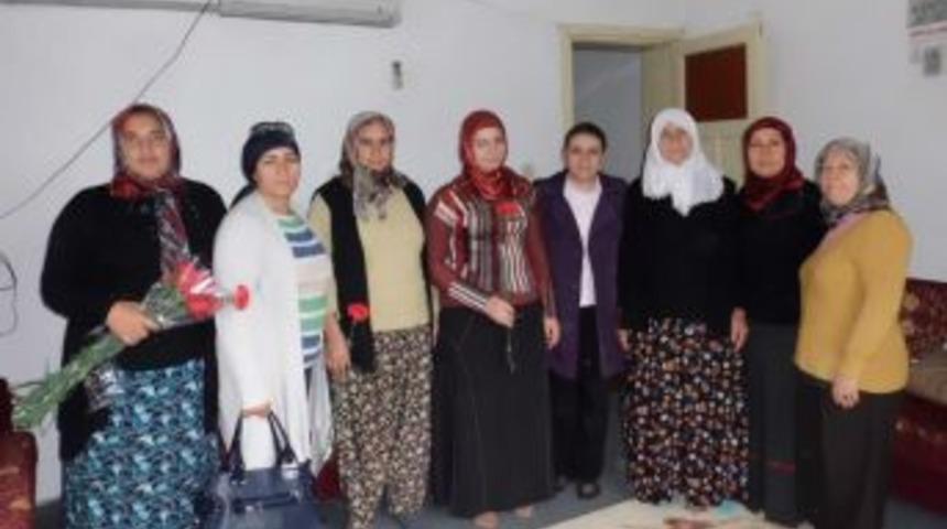 AK Parti'li Hanımlar Engelli Ziyaretleriyle Ailelere Moral Veriyor