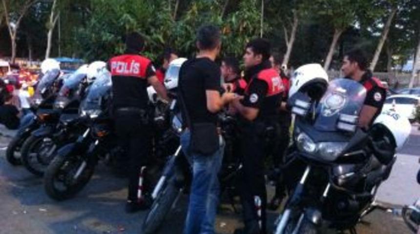 Yunus Polisler Rihanna Konseri&rsquo;nde G&ouml;z A&ccedil;tırmadı