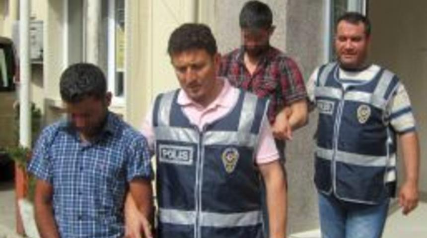 'Başsavcıyız&rsquo; Diyerek Dolandırıcılıkyapan 2 Kişi Su&ccedil;&uuml;st&uuml; Yakalandı