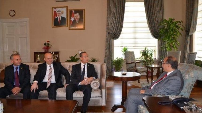 Vali Savaş&rsquo;a Nezaket Ziyaretleri S&uuml;r&uuml;yor