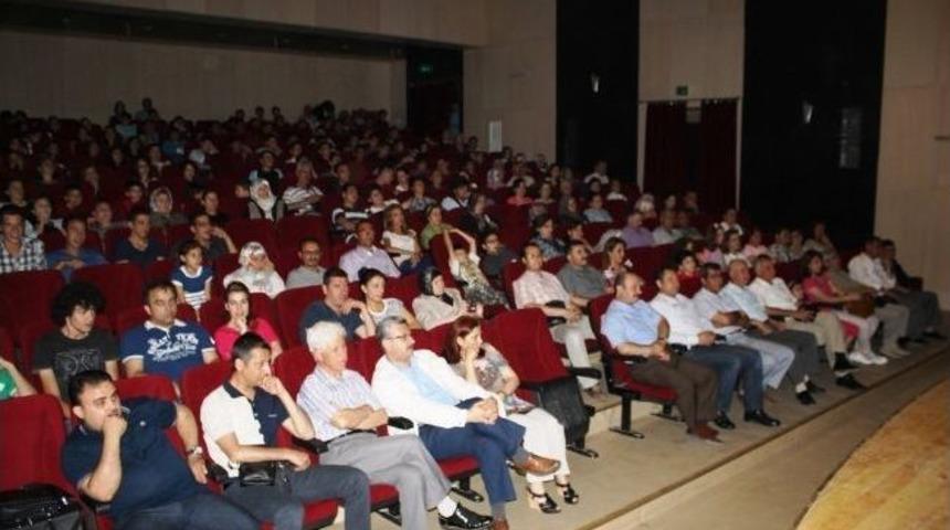 &Ouml;ğretmen Lisesi&rsquo;nin Piyesine B&uuml;y&uuml;k İlgi