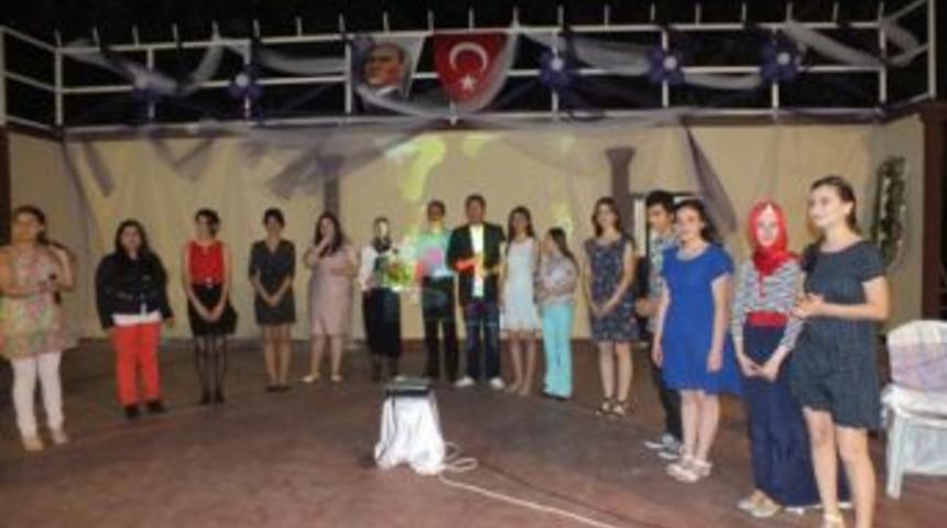 İznik G&ouml;l kıyısında &ouml;ğrencilerden şiir ş&ouml;leni