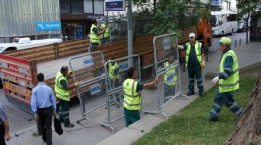 Taksim Gezi Parkı&rsquo;nın Etrafı Bariyerle Kapatılıyor