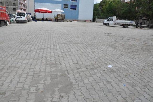Tatvan Belediyesi Seyyar Satıcılara Pazar Alanı Kuruyor