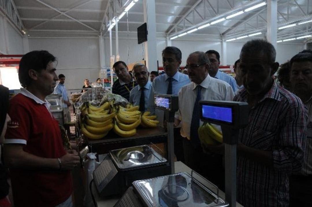 &Ccedil;adır Kent Marketlerindeki Fiyatlar Valiyi Kızdırdı