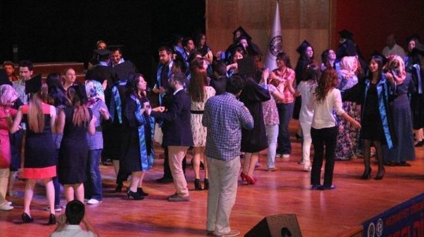 İletişim&rsquo;de Mezuniyet Coşkusu