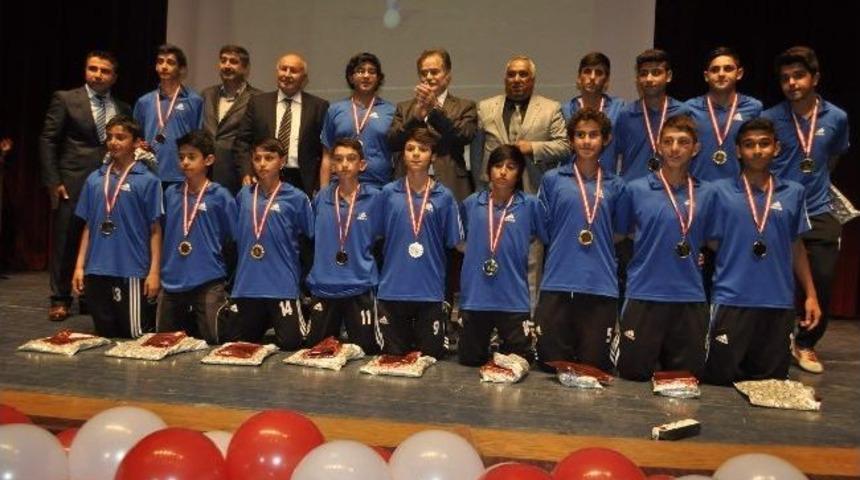 Ş&uuml;kr&uuml; Malaz İlk&ouml;ğretim Okulundan Yılsonu Etkinliği